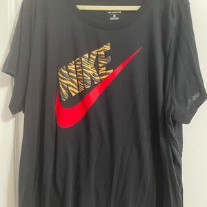Nike woman Black Athletic T-Shirt